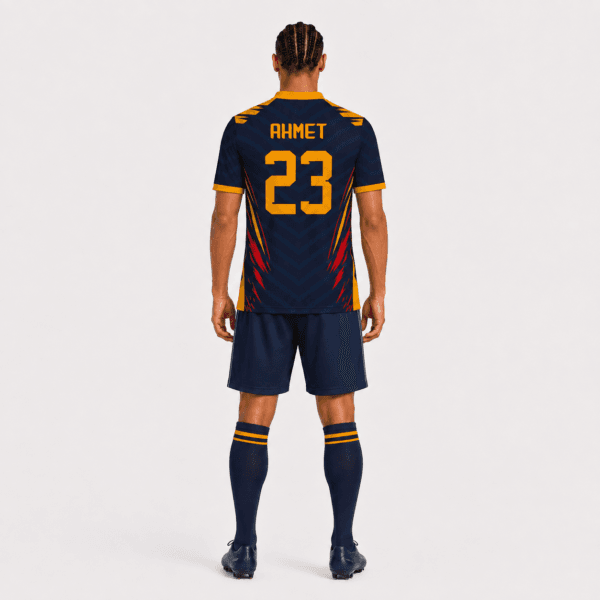 Real-Juventud Forma Arkadan Görünüm